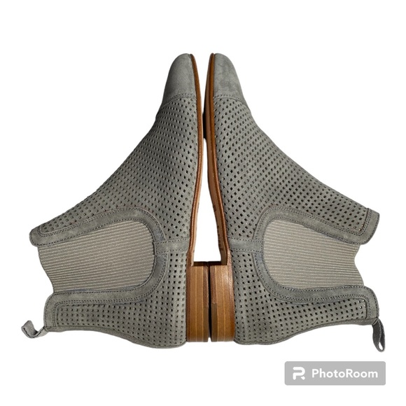 NWOT Pertini Perforated Genuine Suede Ankle Boots Flats Light Grey Size 8 - Picture 5 of 9